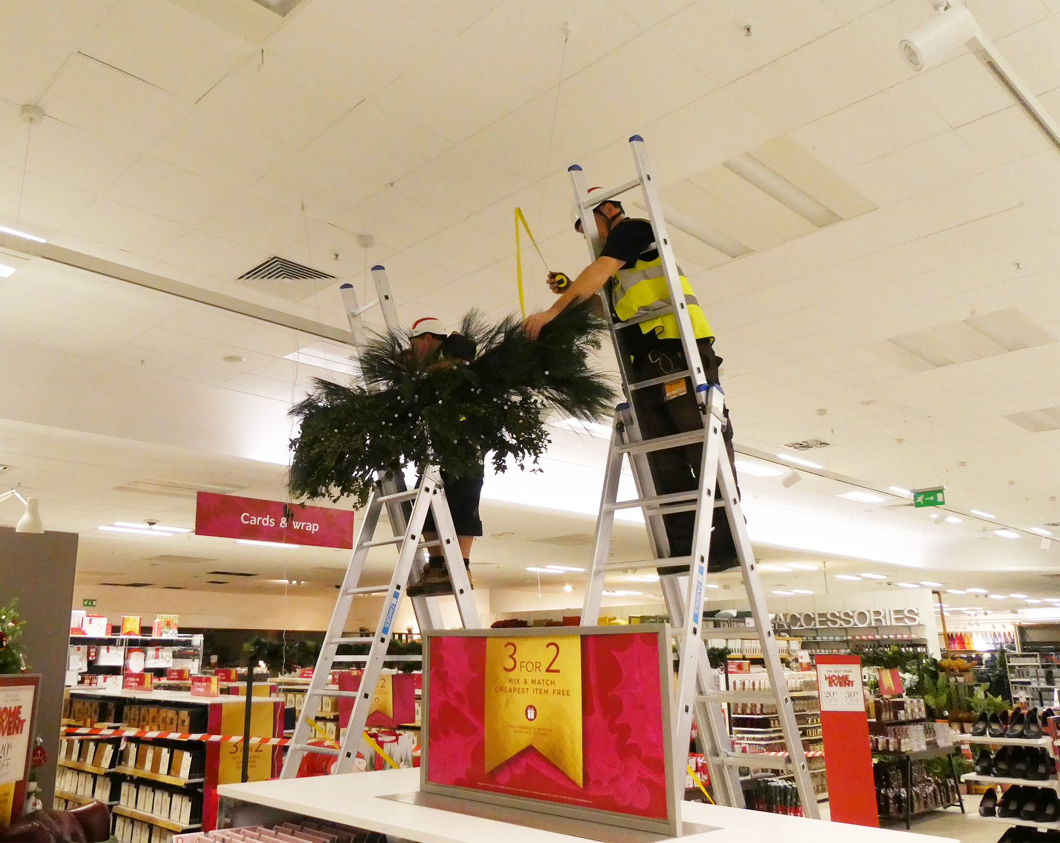B2Spectrum_GarlandInstall_MarksAndSpencer B2 Spectrum Crew Garland Installation